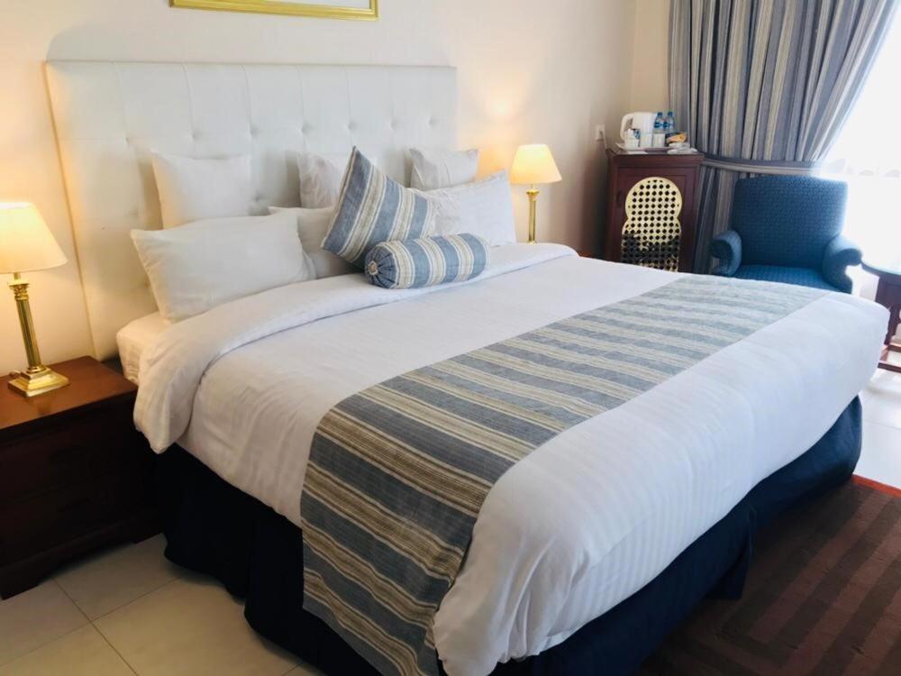 Beach Luxury Hotel カラチ エクステリア 写真