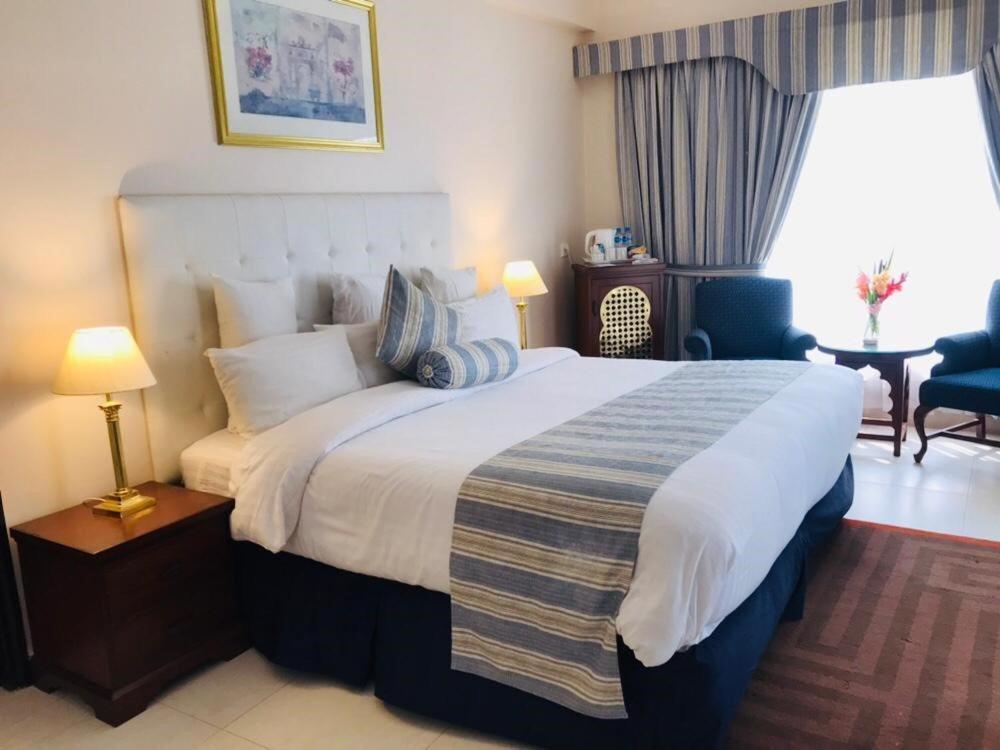 Beach Luxury Hotel カラチ エクステリア 写真