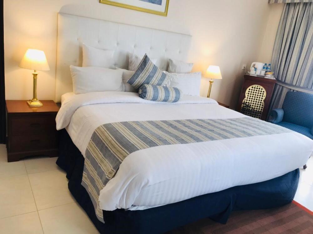 Beach Luxury Hotel カラチ エクステリア 写真