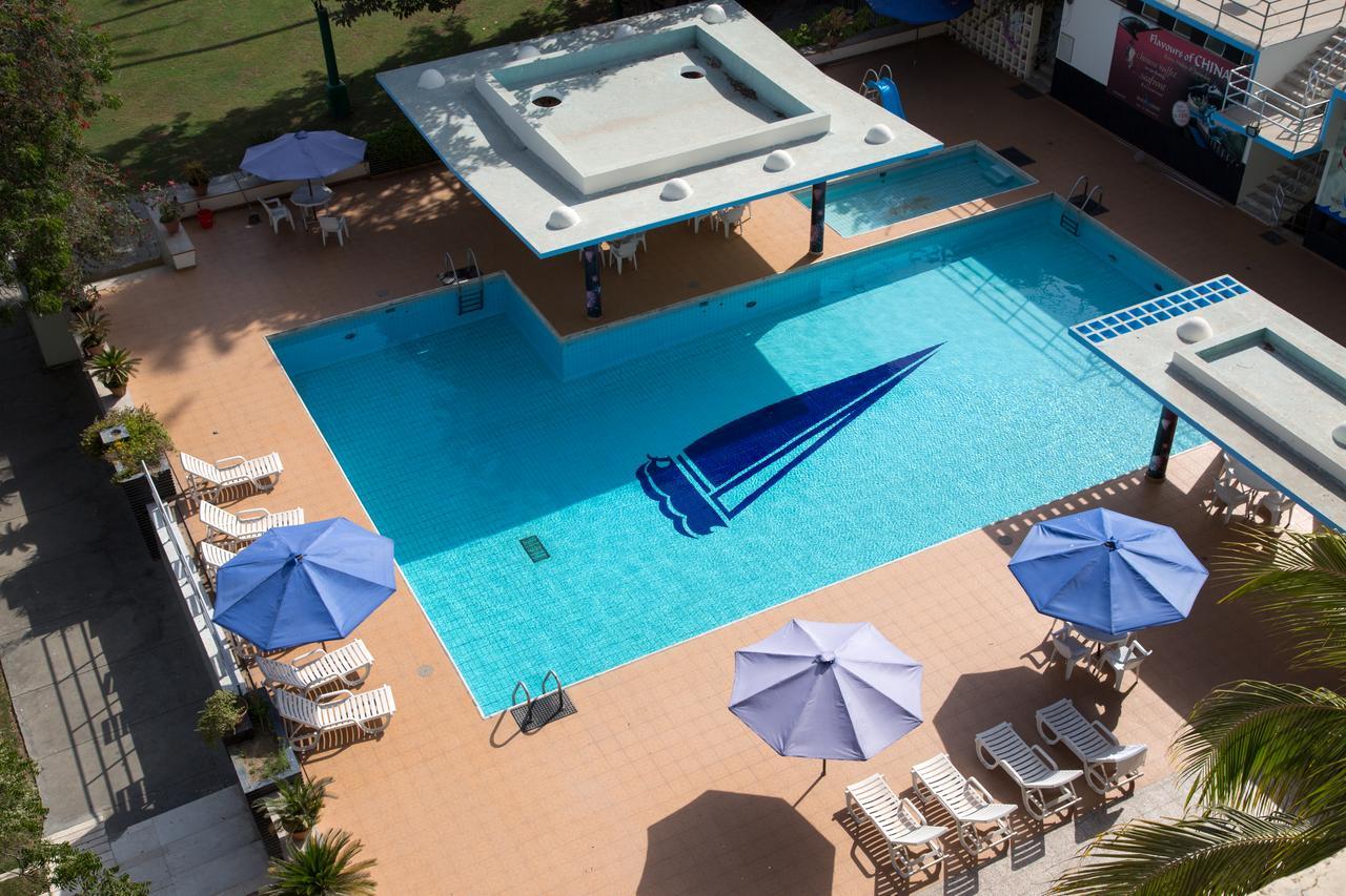Beach Luxury Hotel カラチ エクステリア 写真